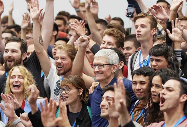 All the Swift Student Scholarship 2018 winners with Tim Cook and other Apple executives
